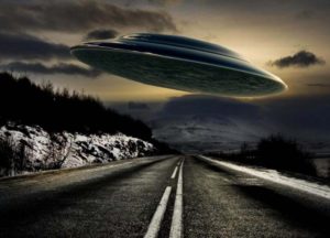 Amazing capture of a falling UFO & Eight recent UFO sightings...